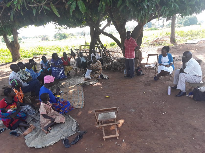 nasarriupdates's tweet photo. NARO-NASARRI officers Mr Obuo Peter Senior research officer and Mr Okwanga Doda senior technician training farmers on agronomic mung bean practises so as to produce good quality mungbean seed- in pallisa kameke sub county. https://t.co/gqfuorUbLW