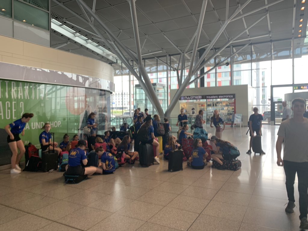 All #Stuttgart19 swimmers are at the airport ready to board the flight home @CardiffSwimClub @Cardiffswimmers