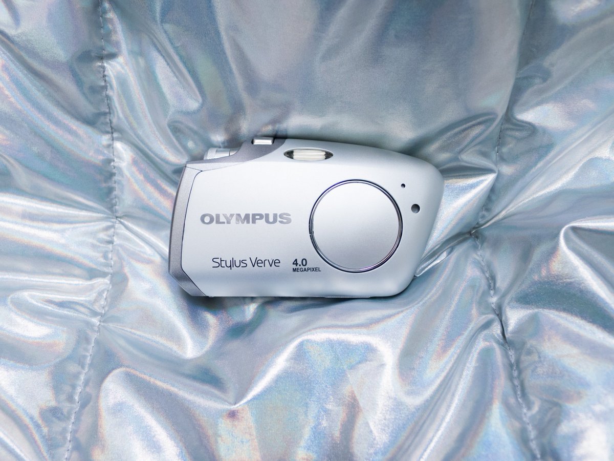What makes a digicam fashionable?This is the overlooked Olympus Stylus Verve / µ-mini (2004). Very small, and underpowered by today's specs (4mp), but with an aerodynamic design no other digicam would have since. It first debuted in the 2004 Olympus Fashion Week in New York.