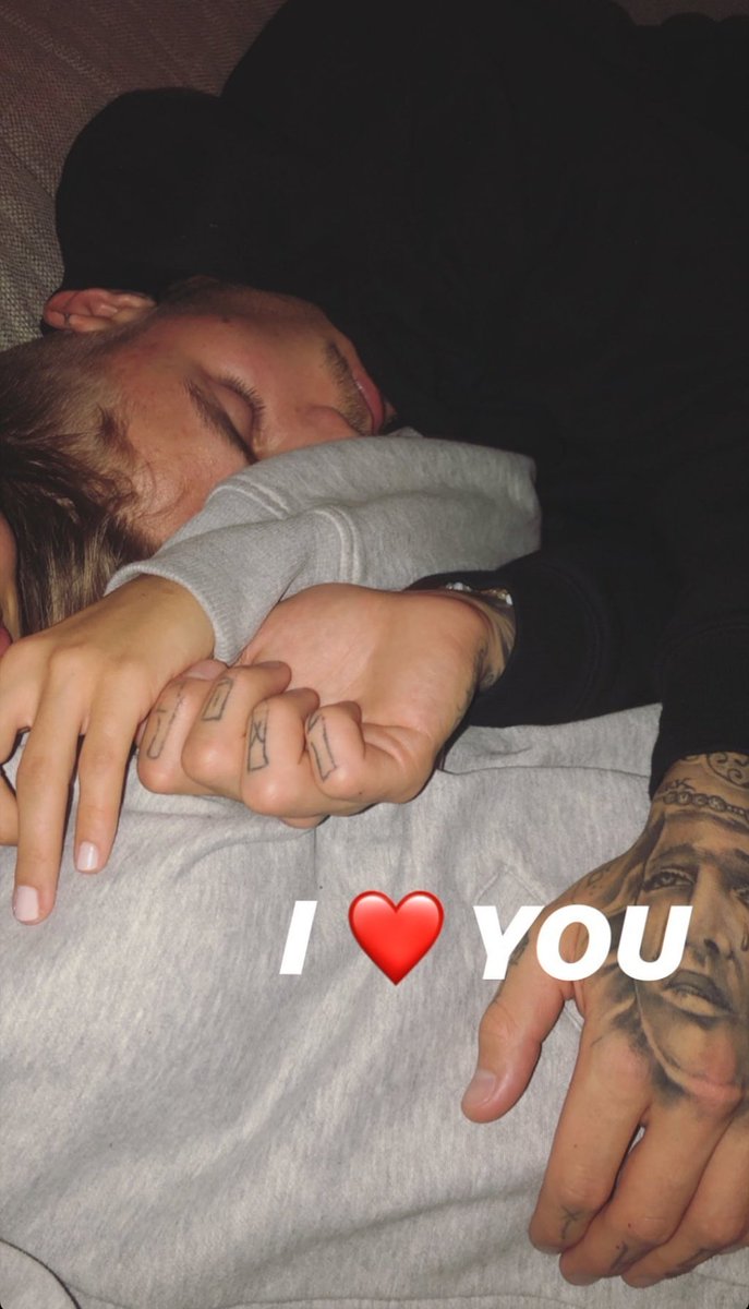 Ya queda menos para estar encima de <a href="/_chloebriand/">cнłσέ.⌜αυ⌟♀ 🇫🇷</a> todo el día...

Te quiero 🖤