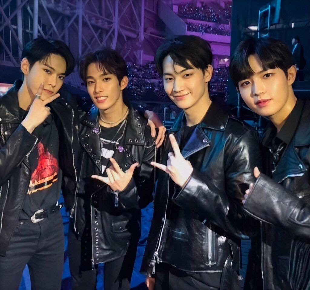 190701 SBS Gayo Daejeona staff uploaded a backstage picture of doyoung, dk, jb, and jaehwan from last year's sbs gayo daejeon special stage!