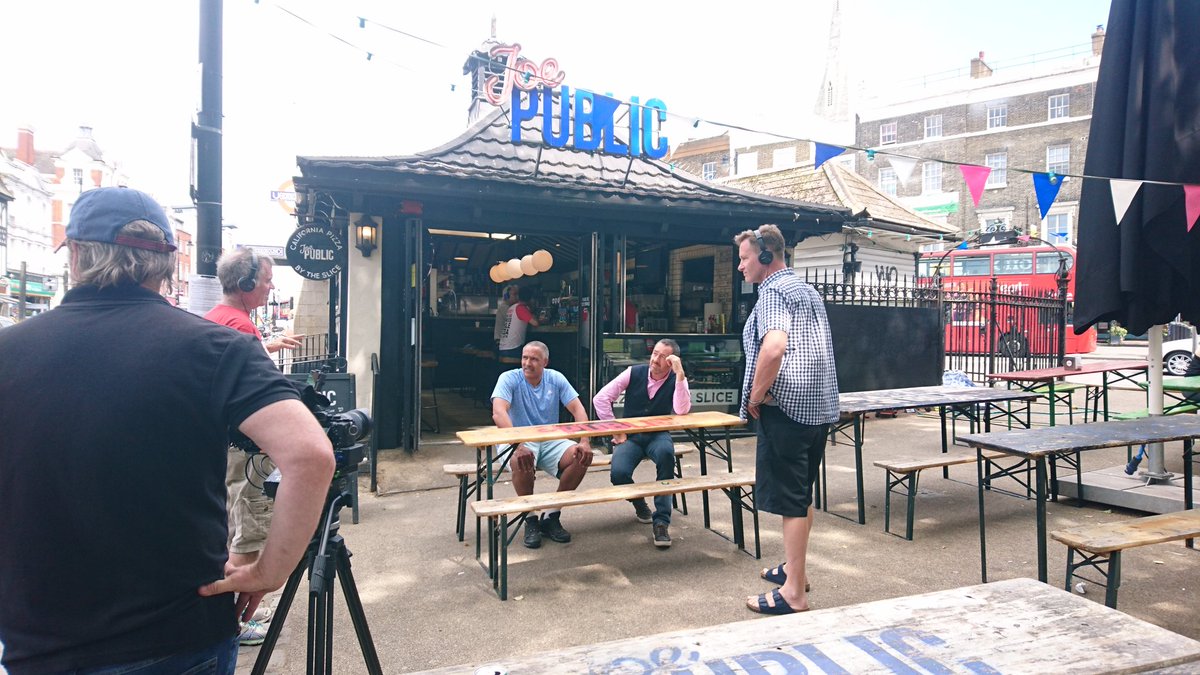 Only Olympic goldmedalists Chris Boardman and Daly Thompson having a pizza at <a href="/JoepublicSW4/">Joe Public Pizza</a> #Clapham #Claphamcommon #Olympics #goldmedal