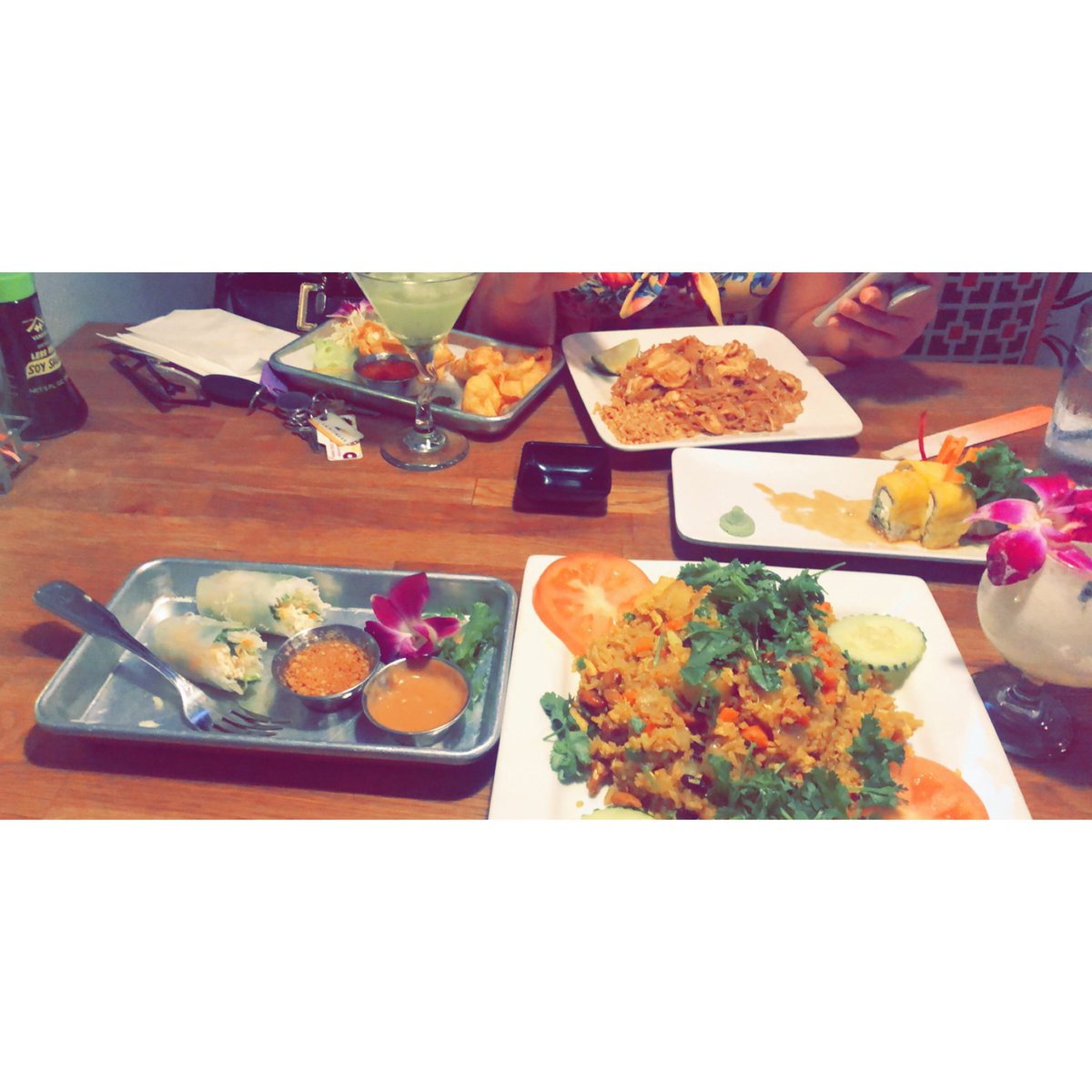 WinTheDay848's tweet photo. I had such a great a great weekend. 📚😋💕🌊😎
.
.
.
#bestfrienddate #selfie #weekend #selfielove #happy #drinks #instaselfie #goodnight #goodday #blonde #books #thaifood #drinks #waterfalls #beach #sundayfunday #pdx https://t.co/Tsv3IMMgvh