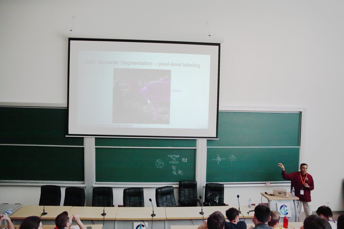 #EEML2019 Amazing talk from Rahul Sukthankar introducing computer vision!