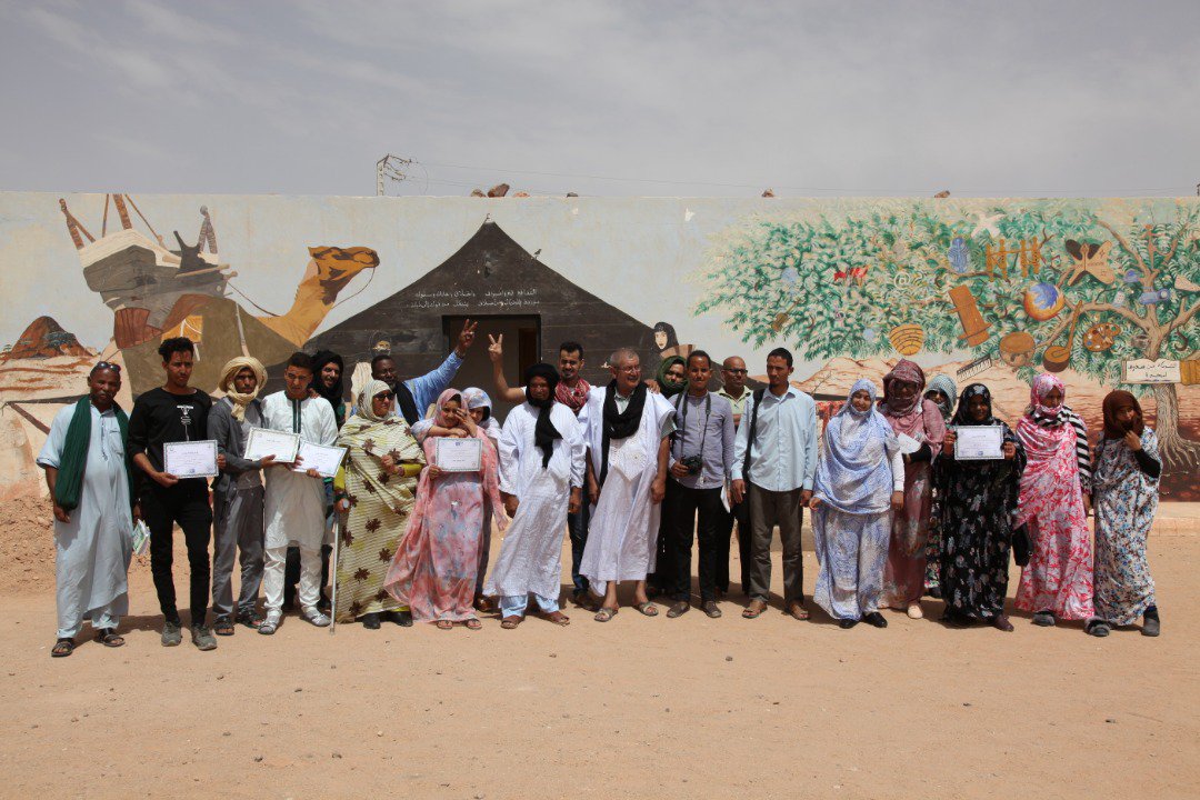 nomadshrc's tweet photo. #LMZUN
The graduation of the students of the Sahrawi #FilmSchool was celebrated yesterday. The closing ceremony witnessed a delivery of certificates to the students, who talked about the importance of cinema as a vital weapon of resistance in the struggle of the #SahrawiPeople. https://t.co/9TXOIkD3ms