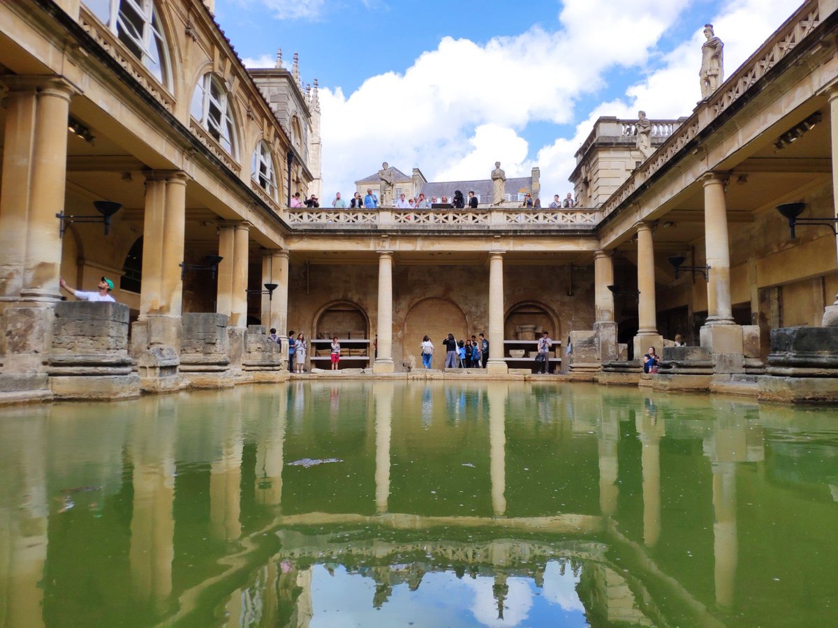 I'm at The <a href="/RomanBathsBath/">The Roman Baths</a> in Bath, Somerset swarmapp.com/c/7jeatneqVVC
