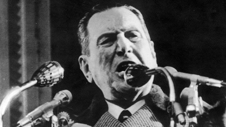 GastonNataleTDF's tweet photo. Se cumplen 45 años de la muerte de Juan Domingo Perón.
Sin dudas se trató de un líder que marcó un antes y después en la historia argentina.
#PerónVive https://t.co/9DdJChSBcP