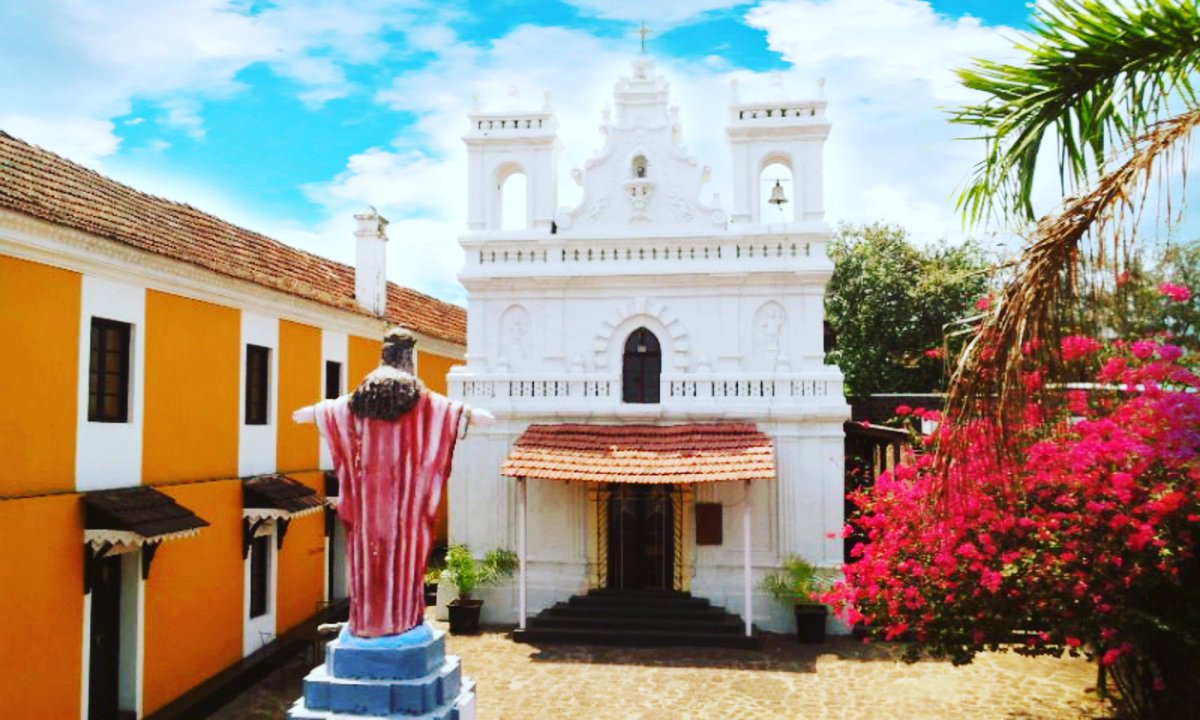St. Andrew's #Church at 17th Century #Fort Tiracol located at the banks of Tiracol #River on the northern tip of #Goa 🏛 #historical #place #visit #Explore #IncredibleIndia #PicOfTheDay #instagood #likeforlike #traveladventuresgoa #TravelDiaries #blogger #follow #travelingram