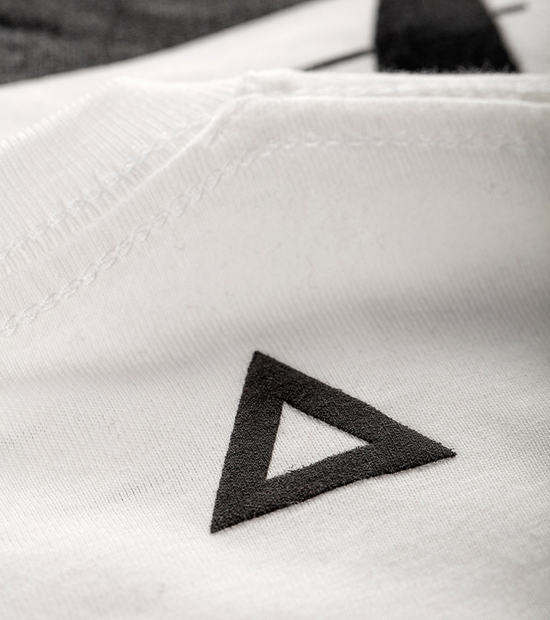 grit3tr's tweet photo. Bir taş ustasına sormuşlar ne yapıyorsun diye ? Duvar örüyorum diye cevaplamış. Ötekine sormuşlar, Saray inşa ediyorum demiş... Bakış açısı .. #tshirt #Tişört #beyazhişört #tasarımtişört #erkektişört #tişörtmodelleri #dark #tshirtdesign  #baskılıtişört
https://t.co/aS7DXxikt5 https://t.co/dvDI3W2r3v