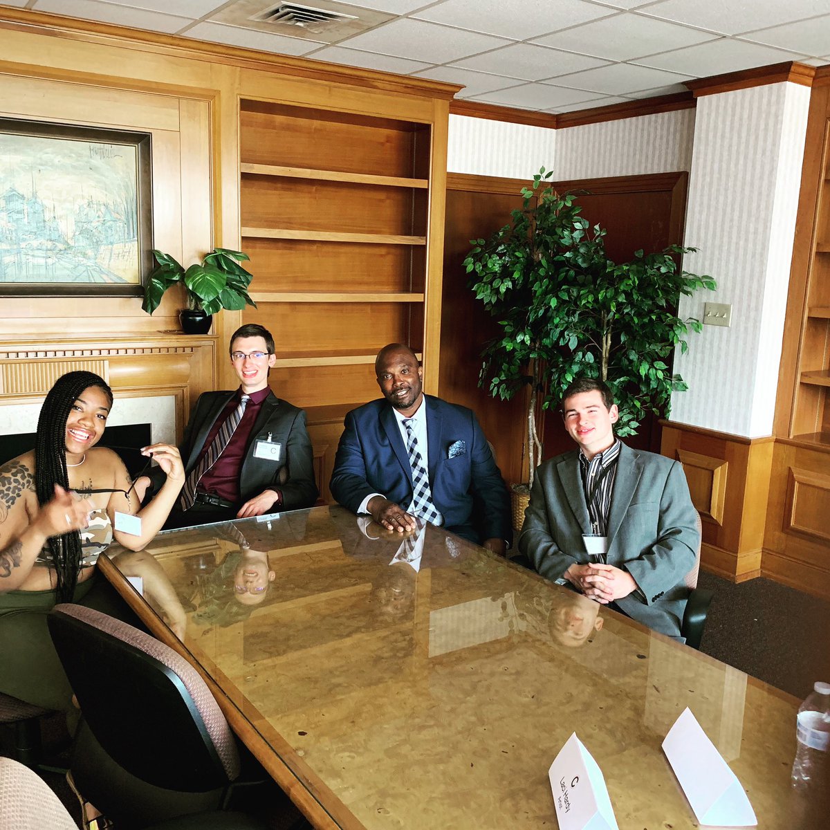 CookieRecord1's tweet photo. We held our quarter in review conference and discussed great moves that we will be taking moving forward. Everyone here is extremely excited about the big things we will be doing!

#conference #meetings #cookierecords #big #dayton #daytonmusic #business #movingforward https://t.co/HGiNSXo9Rp