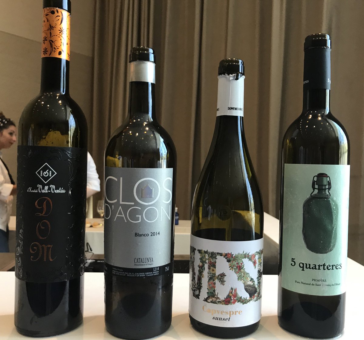 alacartemenus's tweet photo. Los vinos para las “Combinacions dolces”
@miquelguarro y @lluisma01 de @HofmannBCN que se han encargado de forma magistral del dulce final del #CongresRestCat organizado por la @DOCatalunya en @W_Barcelona #vicatalà https://t.co/mquO10FRxt
