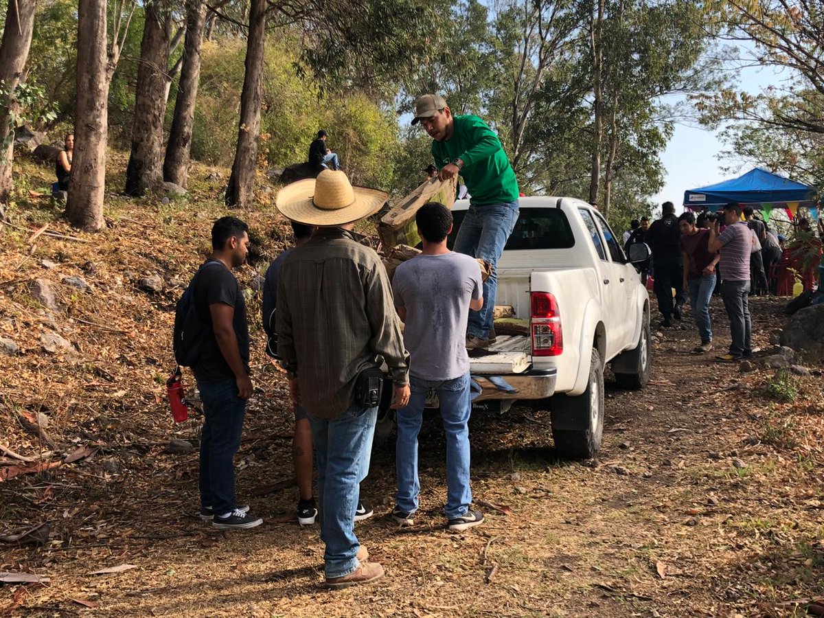 Compostverde's tweet image. En Terrasana, ayudamos al medio ambiente brindándole vida fértil a nuestro planeta.Es por eso que el día de hoy participamos en conjunto con SAN JUAN ECO FEST y cientos de voluntarios en la reforestación del cerro de San Juan🌲🏔 apoyando con Compost El Molino Verde.