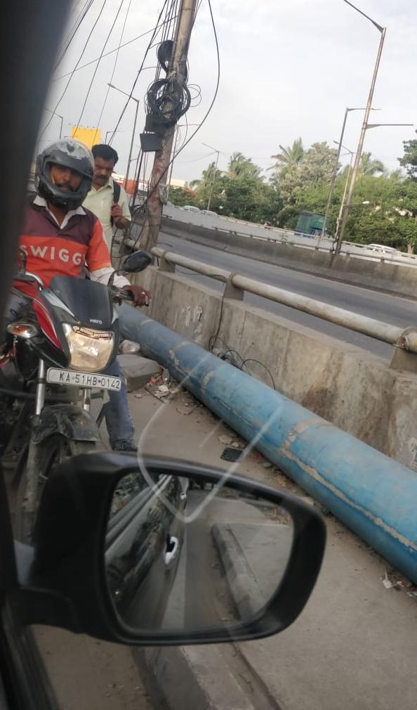 A stream of Swiggy delivery partners going the wrong way down Service lane of Central Mall, Bellandur all through the weekend.

<a href="/SwiggyCares/">Swiggy Cares</a> promptly responds to tweets, but we don't see a difference on the ground. MUST be fixed immediately with strict instructions and penalties.