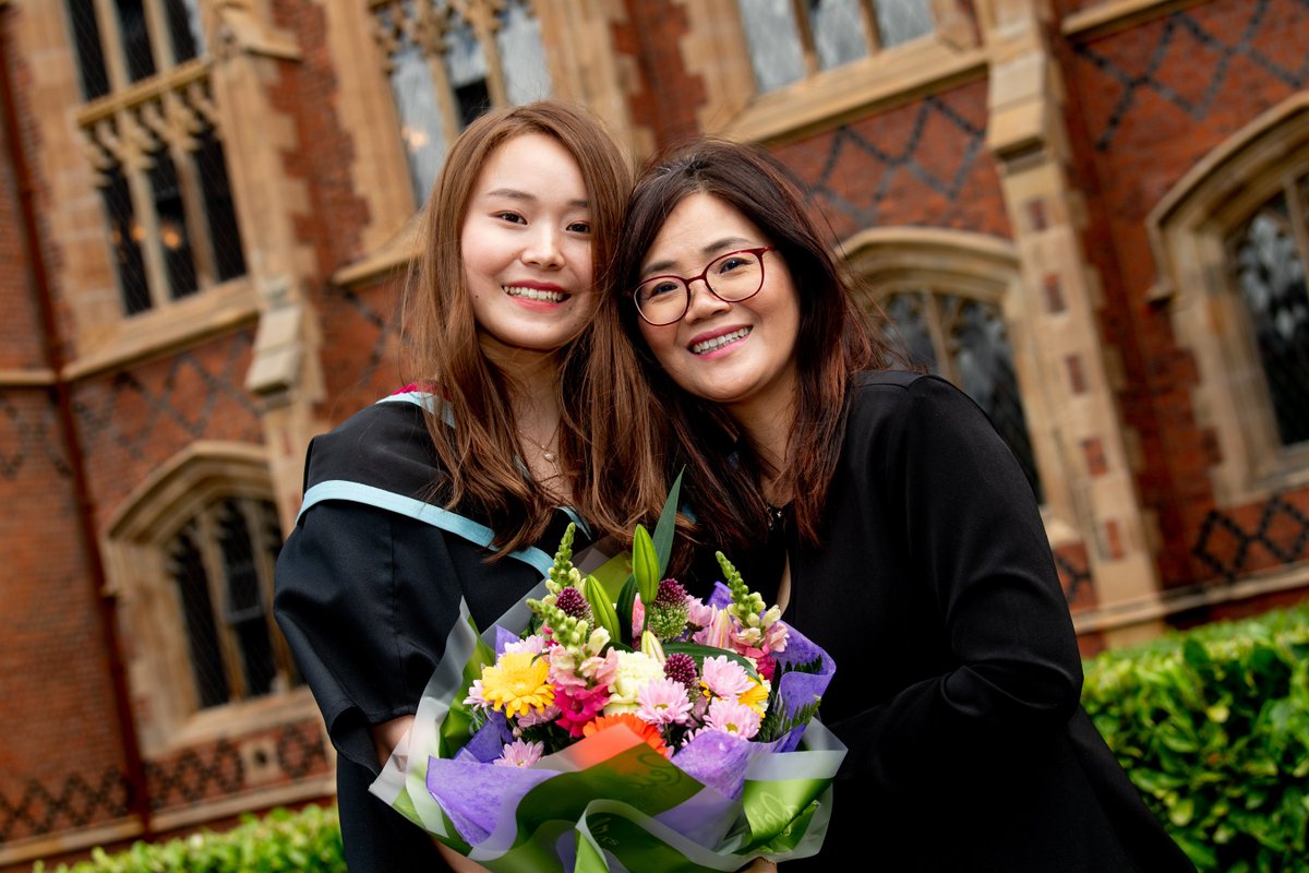 Our Graduation celebrations are continuing for the Class of 2019: ow.ly/3lOx50uQOoR

Share the good times with #LoveQUBGrad🎓

Plus, stay up to date with all the latest news and inspiring stories here: qub.ac.uk/home/Graduatio…
