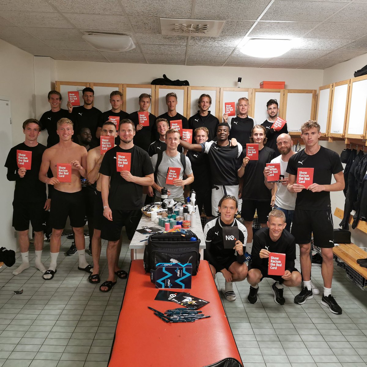 MIFK players! #pelaajayhdistys #pukukoppikierros #veikkausliiga #pelaajanääni #pelaajanarki #punainenkorttirasismille #srtrc #saynotomatchfixing #showthepuls @IFKMariehamn