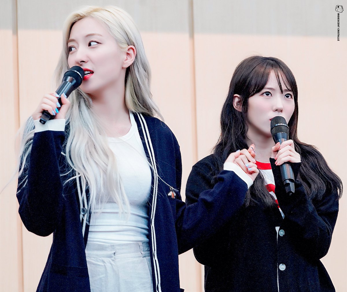WJSN_IC's tweet photo. 💕영원토록 이렇게 너와 둘이서 꿈을 꾸고 싶어💕
💕나의 꿈을 함께 해준 너와💕
🌸#우주소녀 #WJSN #Luda #루다 #은서 #Eunseo @WJSN_Cosmic🌸 https://t.co/PMOslaKKJJ