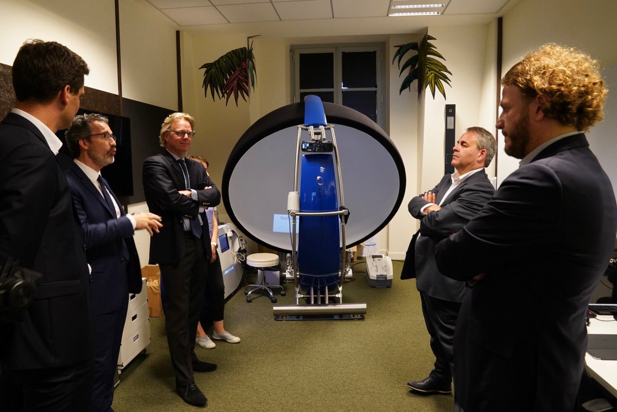 onepoint's tweet photo. Nous avons le plaisir de recevoir chez onepoint x weave @xavierbertrand Président Région Hauts-de-France dans le cadre du projet #WeaveNess by @Majorel_France. Au programme découverte du Préventiomètre et échanges sur notre projet d’étude sur la #bienformance. #BienEtre #qvt https://t.co/QBU4Crm48u