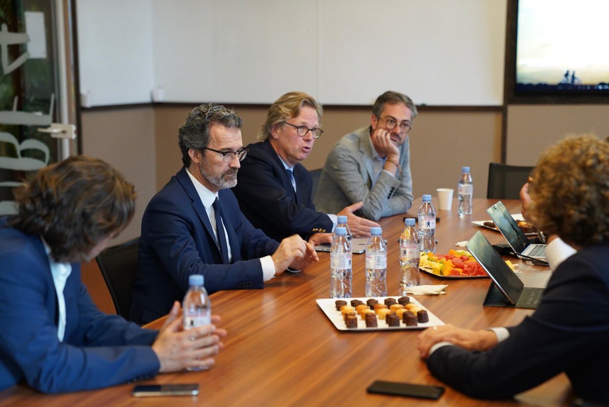 onepoint's tweet photo. Nous avons le plaisir de recevoir chez onepoint x weave @xavierbertrand Président Région Hauts-de-France dans le cadre du projet #WeaveNess by @Majorel_France. Au programme découverte du Préventiomètre et échanges sur notre projet d’étude sur la #bienformance. #BienEtre #qvt https://t.co/QBU4Crm48u