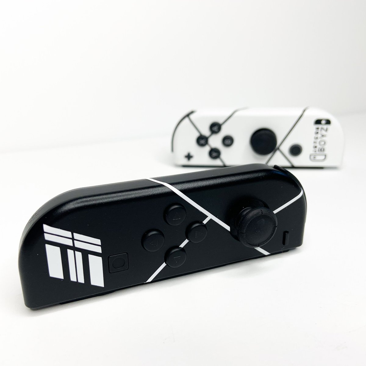 The Etika Joy-cons (ETIKONS for short) charity Indiegogo Campaign is going LIVE next Monday, July 8th.

You can sign up for an email alert here to know when theyre available!
indiegogo.com/project/coming…

More info in the thread!

Handmade samples below ⬇️
