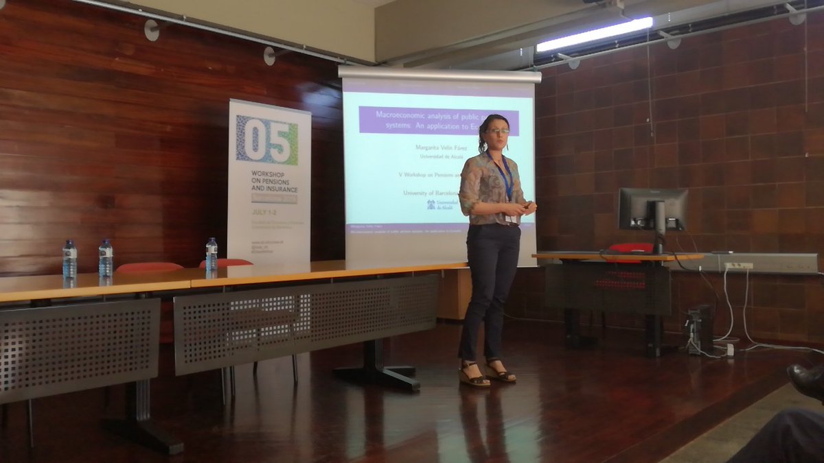 MMClaramuntB's tweet photo. El sistema publico de pensiones en Eucador aparece en el #05workshop @icea_ub de la mano de Margarita Velin Farez. @icea_es @UniBarcelona https://t.co/0ea464KM9G
