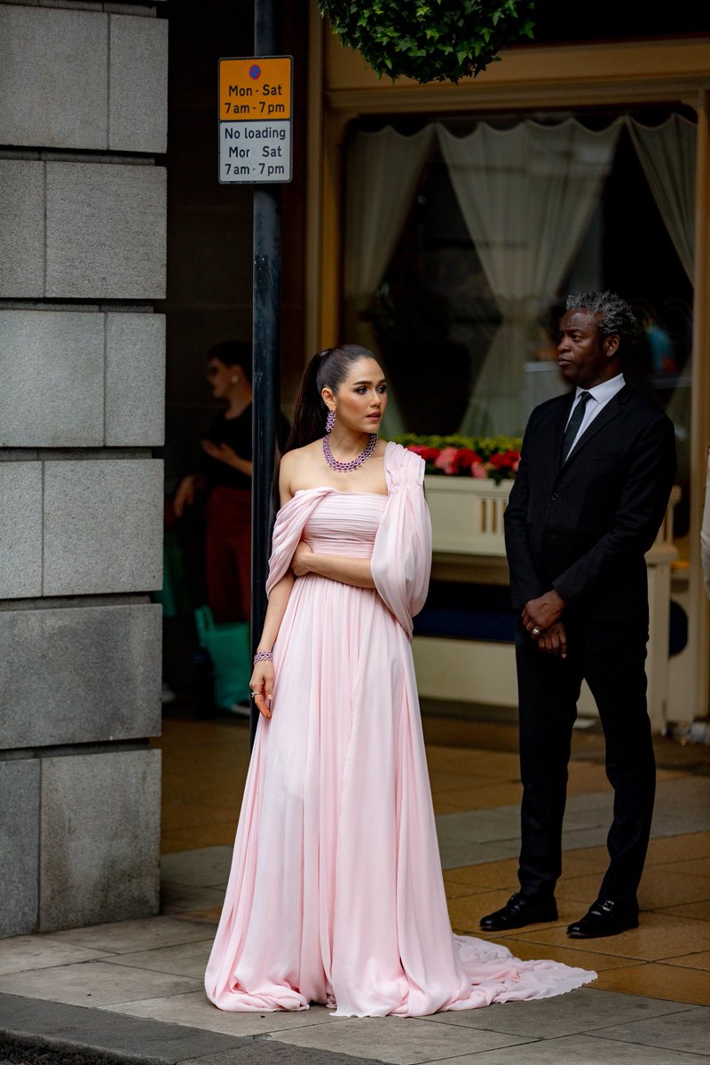 KOLStyleCo's tweet photo. We love a good candid moment
#ArayaHargate
#KOLeaders #KOLManagement #TeamKOL #KOLeadersLondon19 https://t.co/dMvGKbMnoC