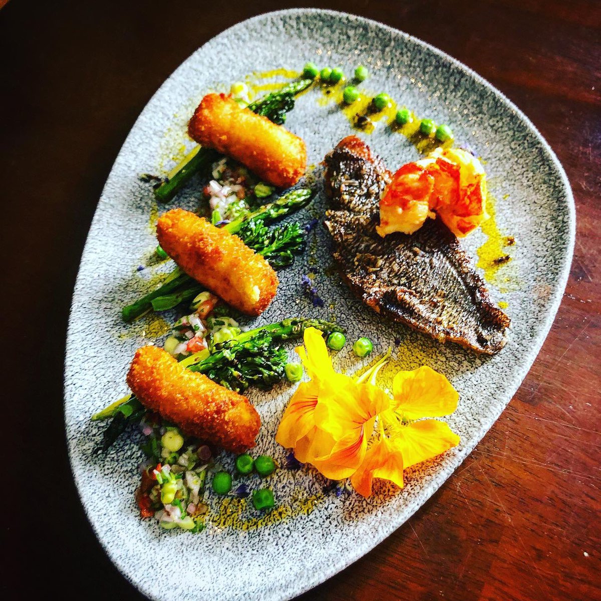 Another stunning dish from the kitchen. Lebanese spiced fillet of bream, lobster, potato croquettes, homegrown veg from pub farm. 
#onthemenu #localfish #sustainablefish #salcombelobster #summerdish #eatlocal #ownfarm #localpub #awardwinning #chillington #southhams #southdevon