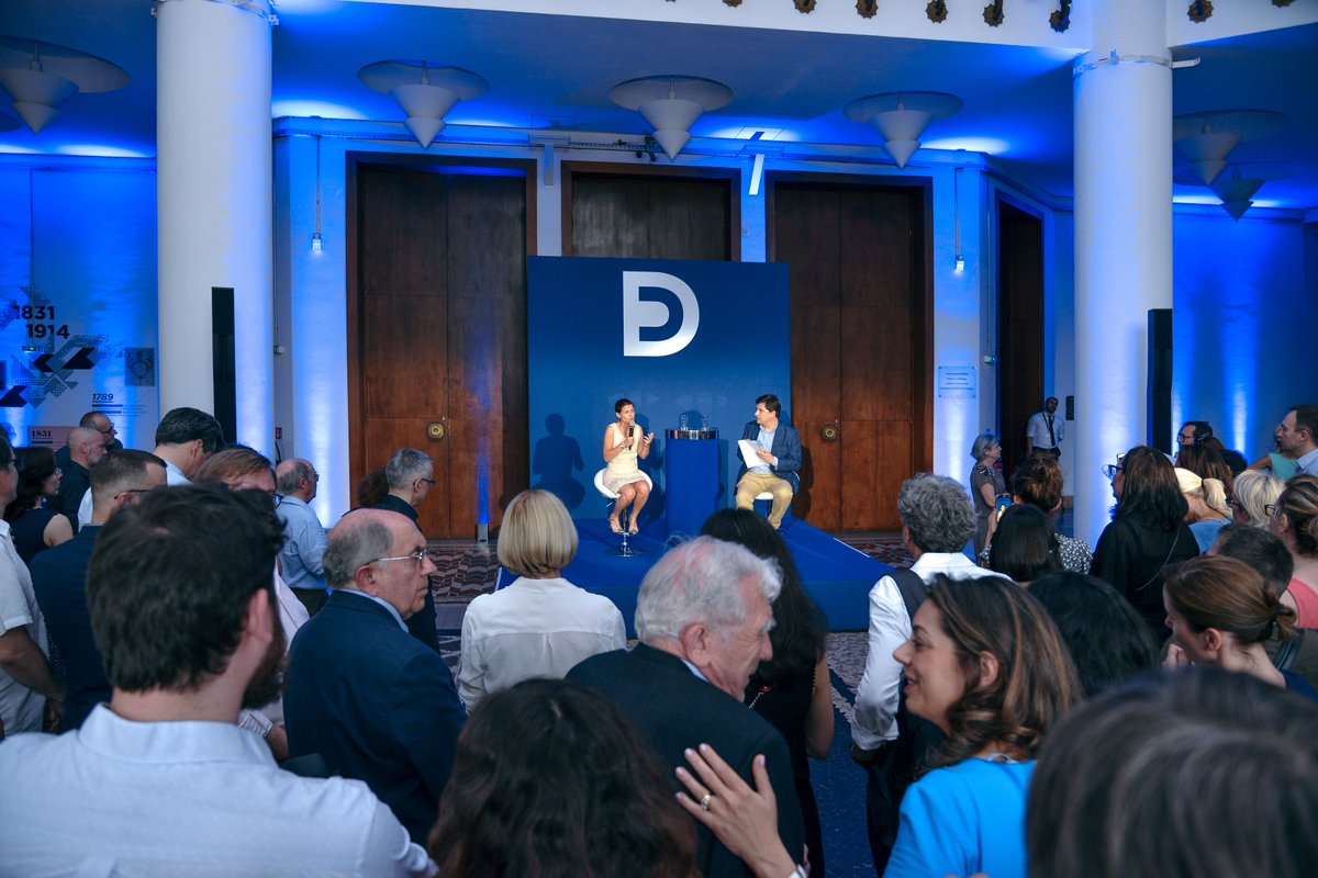 Paris_Dauphine's tweet photo. Vendredi dernier (28/06), @IsabelleHuault, pdte de @Paris_Dauphine accueillait chercheurs, enseignants-chercheurs et personnels administratifs de l'université, au @PPDoree, pour une soirée exceptionnelle dédiée à la célébration des #50ans de Dauphine-PSL ! #makeourfuturehappen https://t.co/tzCNdEYTHM