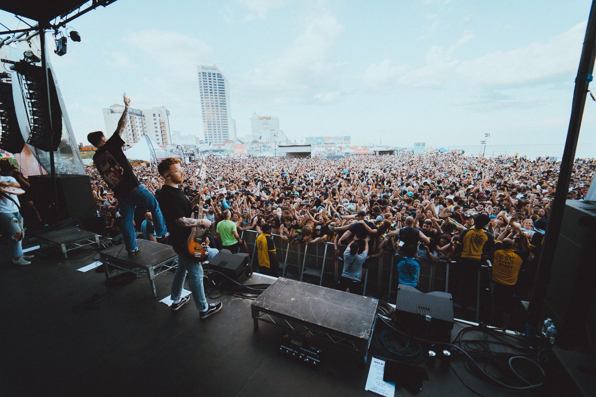 NeckDeepUK's tweet photo. We love ya @VansWarpedTour we do
📸: @ElliottIngham https://t.co/f3neAOGwhY