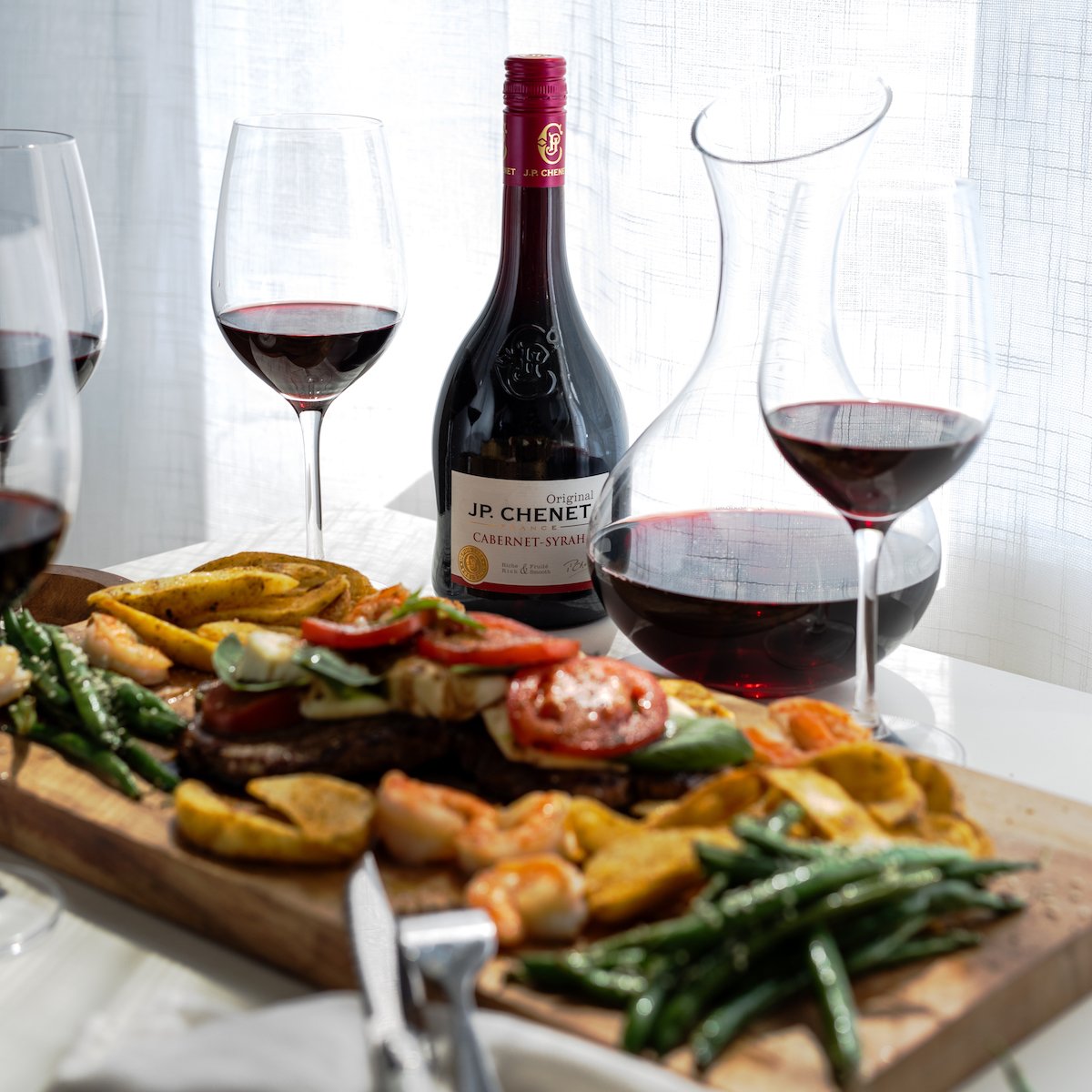 The kind of meal that will make you wanna sing Oh Canada! 🇨🇦 Indulge yourself with a tantalizing piece of meat served with a glass of our Cabernet-Syrah. 🥩🍷 #ShareThePleasure