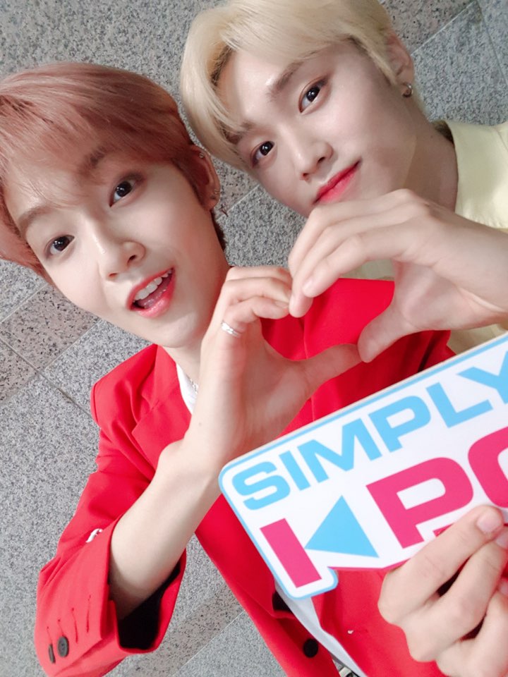 cuddleric's tweet image. best canadian duo ever #kecob #moonbae #canadaline 🇨🇦