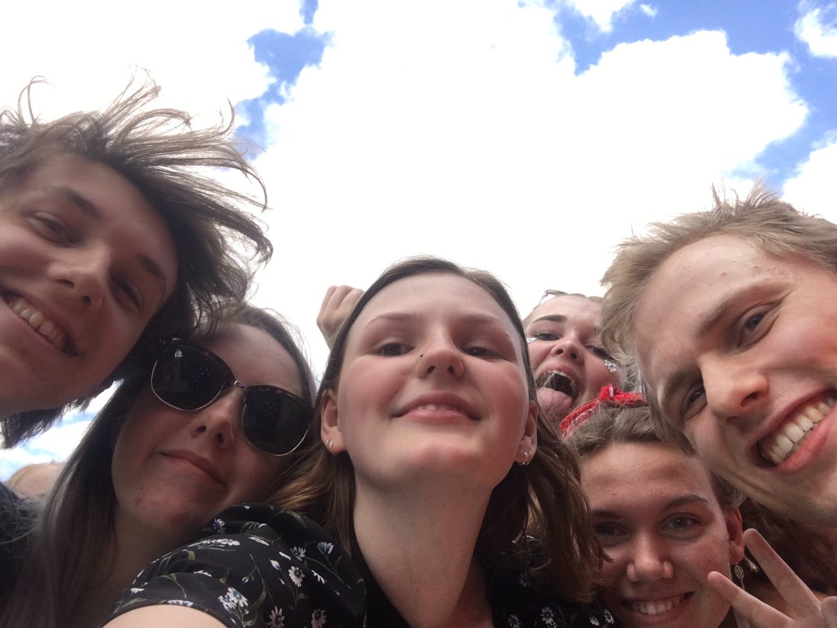 chloe_norridge's tweet photo. #CommunityLDNers such a good time yesterday! Good barrier for @swmrs pulled out for @THEHUNNABAND got back in for @DONBROCO or as I like to call them donny, was on the wrong side to meet the hunna but danced away to @thekooksmusic :) defo coming next year β€οΈ https://t.co/u0F9WQSbAH