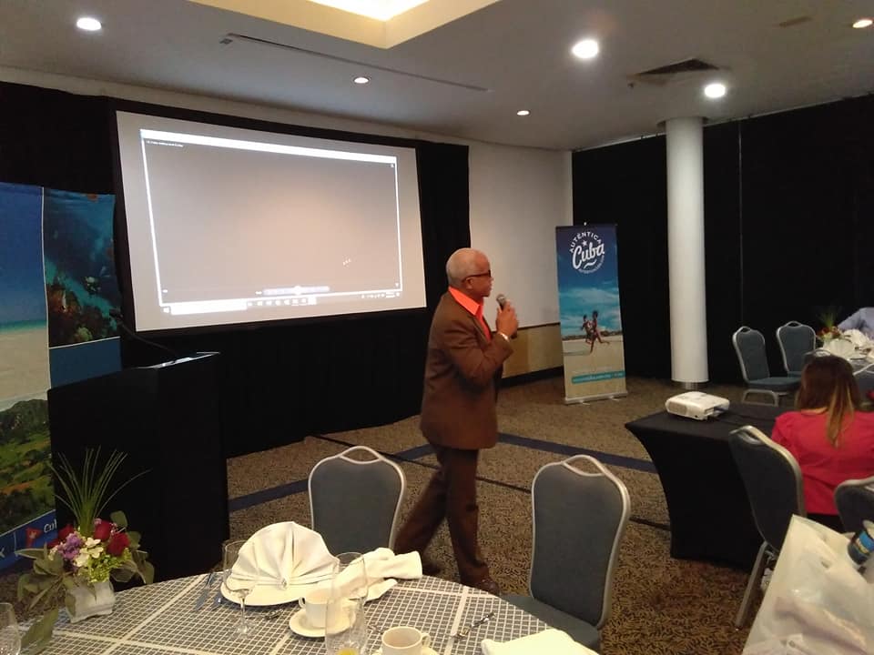 ralnaranjo4's tweet photo. Más de 150 profesionales del #Turismo de diferentes estado de #México: #Veracruz #Puebla #CiudadMéxico #Toluca tuvieron cita en la #CaravanaTurística de #Cuba con presentaciones de #turnat2019 y presentando a #ecoturcuba @MxTurisCuba #WorkShopMéxicoCuba @MinturCuba #CubaTravel https://t.co/fWtYXyJB67