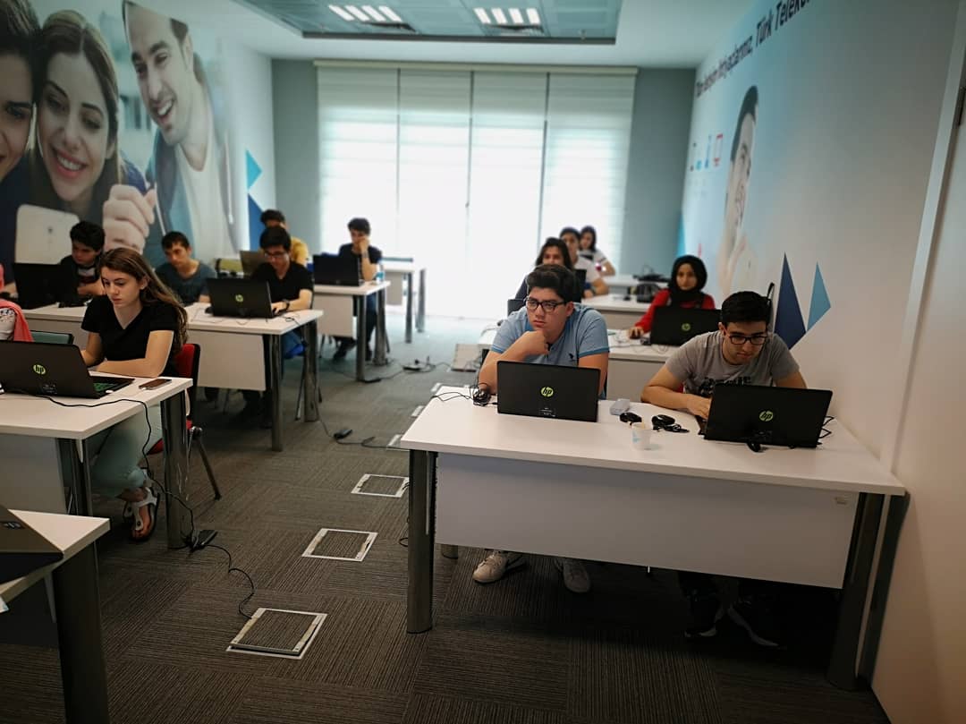 BTKAkademi's tweet photo. Lise Öğrencilerimize Yönelik düzenlemiş olduğumuz "Python Programlama Eğitimi" devam ediyor...
#MilliTeknolojiHamlesi
#pazartesi https://t.co/UPkI69HkYu