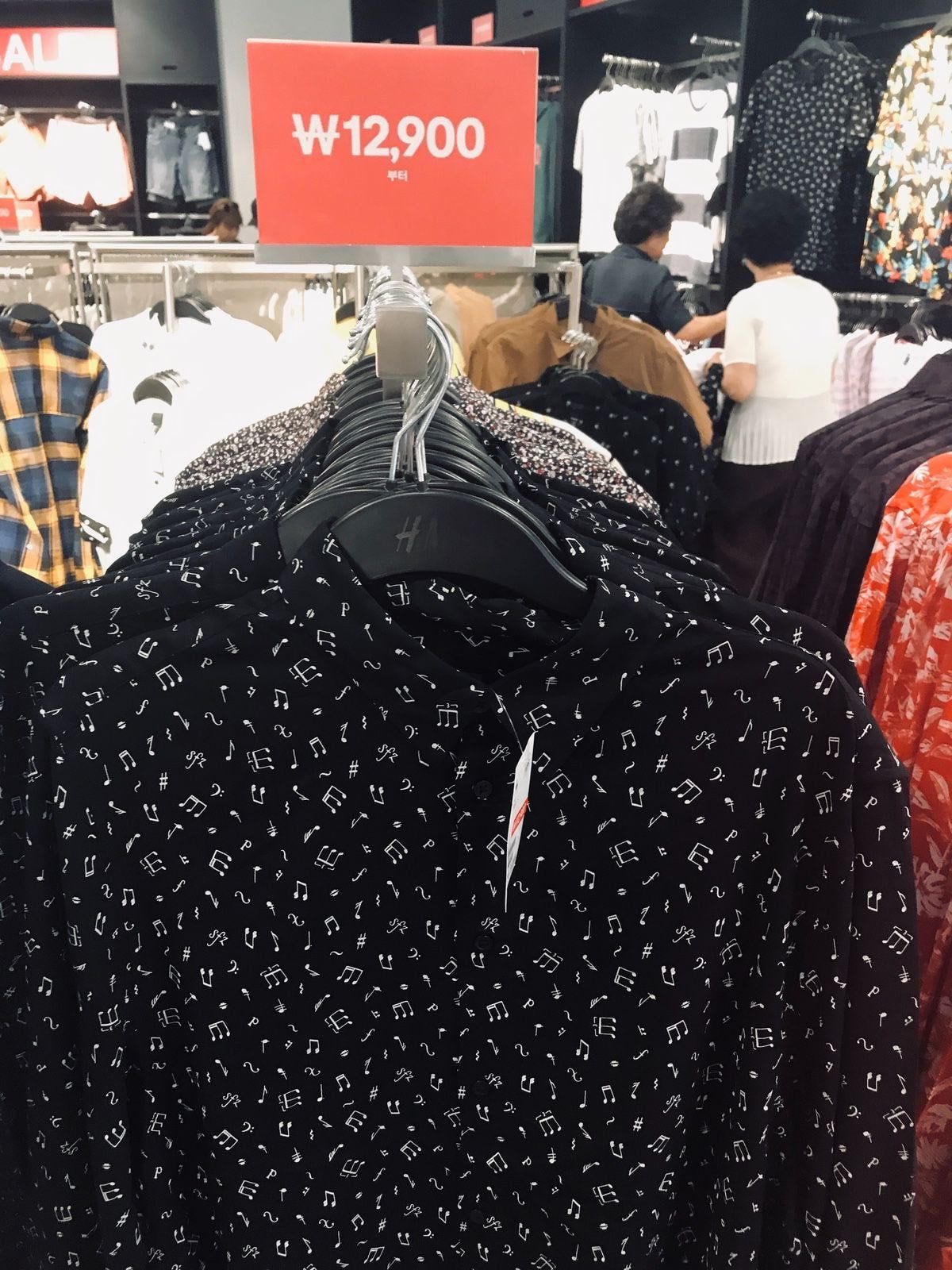 All for Jin on X JinUpdate K Media said Jin pulled of 12 900 krw shirt from H M like a Luxury brand clothing once again proving the saying Visual completes Fashion