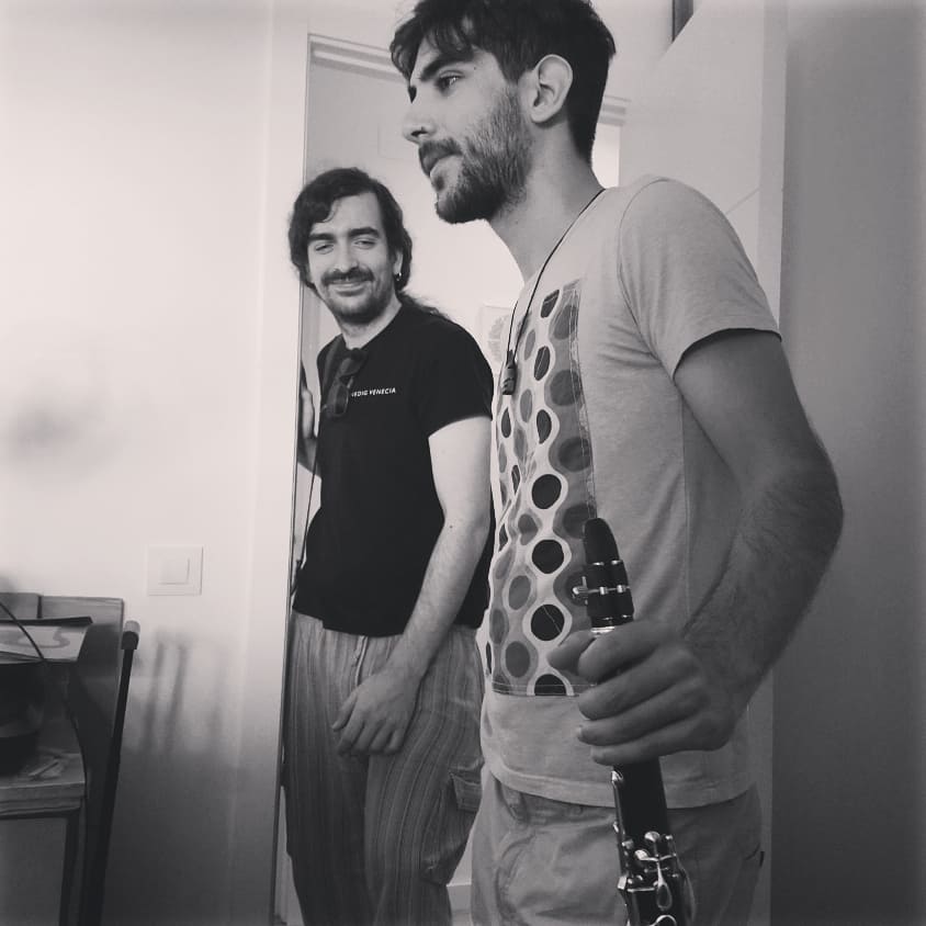 Seguimos con las sesiones de grabación. Hoy le ha tocado el turno a Julio Marin... Y ha quedado maravilloso.. Cada día toca mejor este hombre.. #alcaladeguadaira #sevilla #música #thetrackers