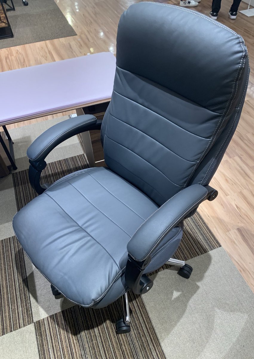 野生の男 Wildman On Twitter ニトリのリカルド は今日初めて存在を知ったんですけど 東洋紡ブレスレザーで二重クッションの座面 背もたれ アームの表面がトゥルットゥル過ぎて長時間座った 場合の健康問題がエンボディやingと比べてどうなんだろう という事以外は10万