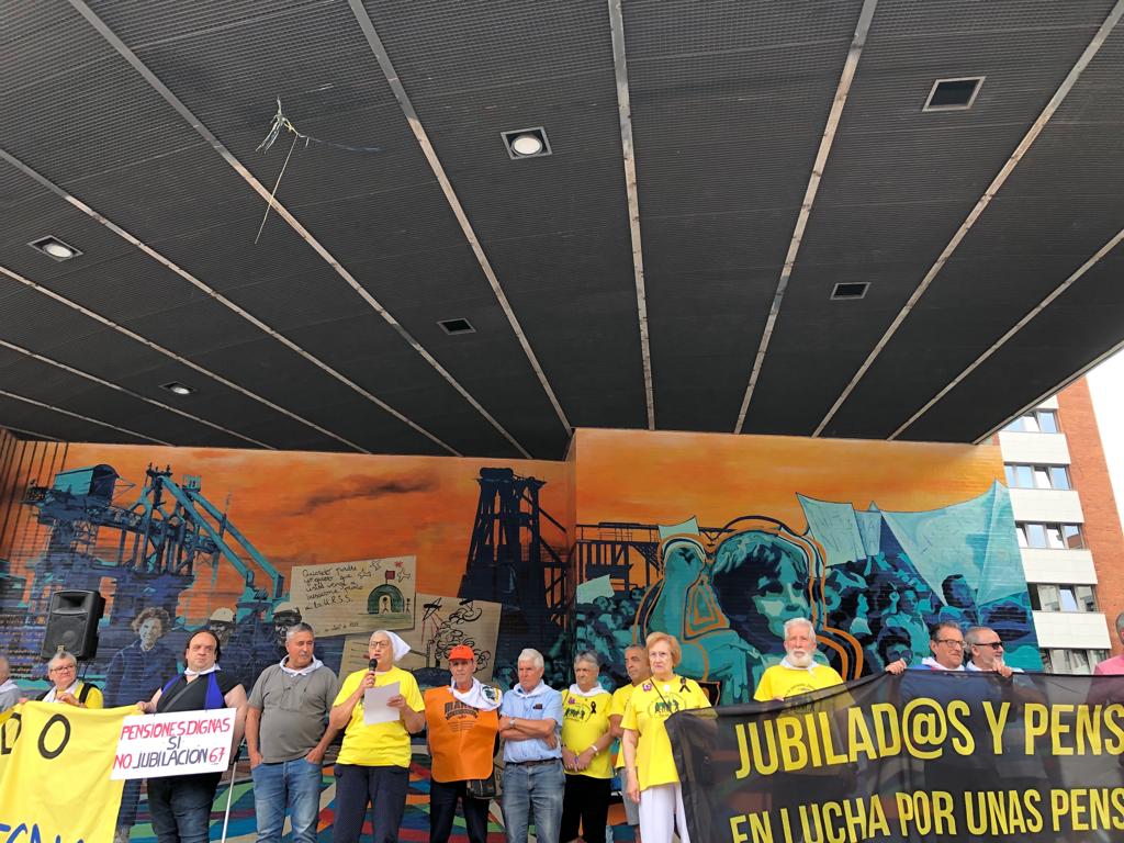 Coorpenmadrid's tweet photo. Un ejemplo de lucha, un ejemplo de resistencia contra las reformas y recortes a jovenes,trabajadores y pensionistas. 77° CONCENTRACIÓN E BARAKALDO.!Por unas pensiones Dignas! BASTA YA.
@pensionazo_no 
#NoMasPrecariedad
#PensionesDignas
#GobierneQuienGobierne
#Pensiones https://t.co/GrVhLdwGNh
