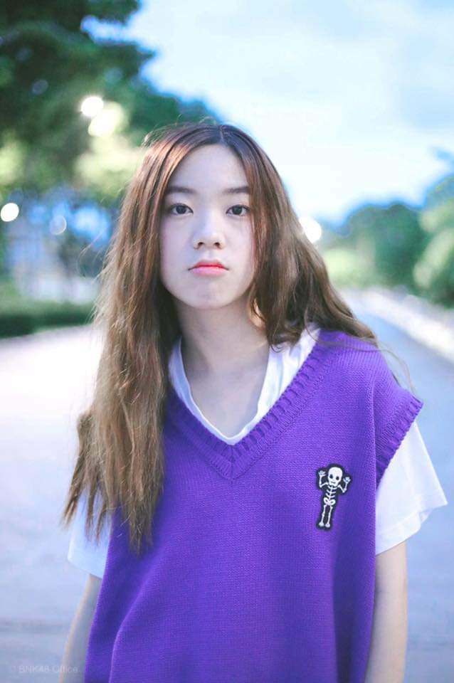 MAIAMOON4's tweet photo. ทำหน้าตากวนโอ้ย แบบบนี้เอาใจพี่ไปเลย
#PunBNK48 #BNK48 https://t.co/JLTRLfOOHi