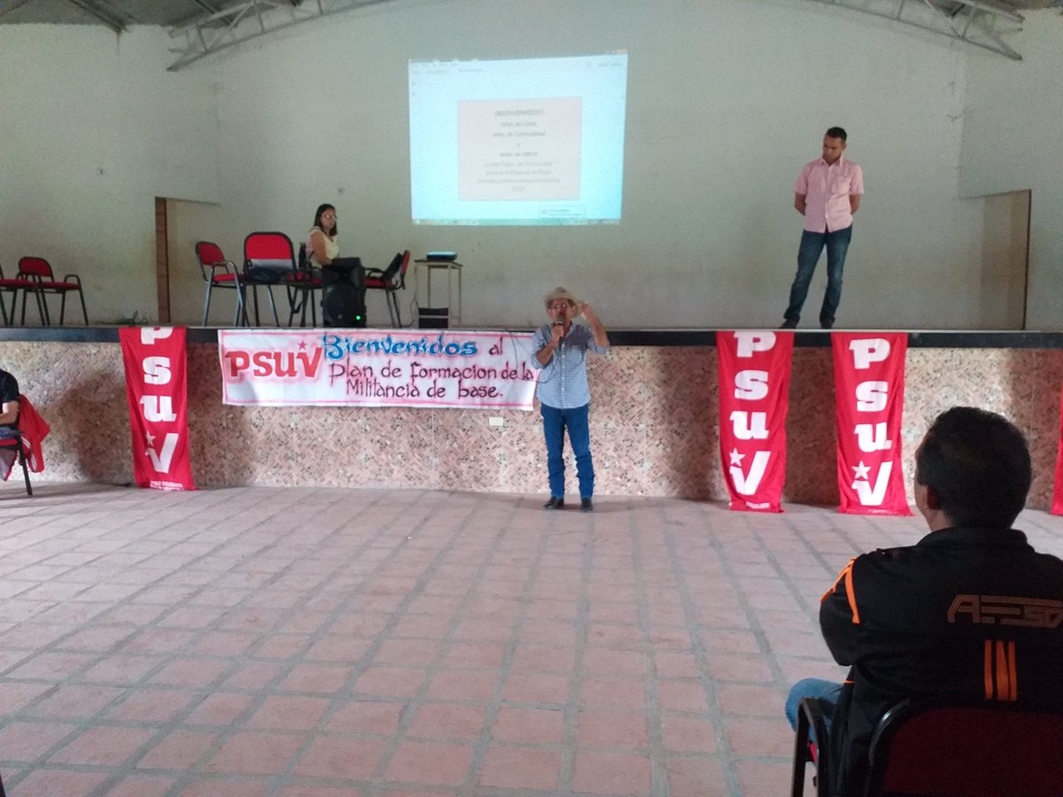 MunozPsuvOficia's tweet photo. Hoy #01Jul Arranco Con Mucho Entusiasmo La Formación De Nuestro Cuadros De Base Popular Del @PartidoPSUV En El Mcpio #Muñoz Con Palabras De Apertura Del Ciudadano Alcalde @JBonaPSUV 

#16AniversarioMisionRobinson 

@NicolasMaduro @RCarrizalezPSUV @dcabellor @EduardoPinateS https://t.co/ztIFdKrOYM