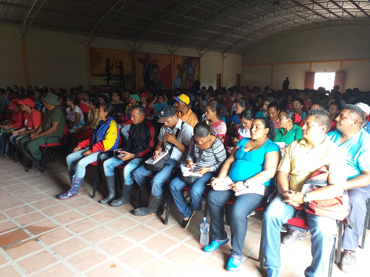 MunozPsuvOficia's tweet photo. Hoy #01Jul Arranco Con Mucho Entusiasmo La Formación De Nuestro Cuadros De Base Popular Del @PartidoPSUV En El Mcpio #Muñoz Con Palabras De Apertura Del Ciudadano Alcalde @JBonaPSUV 

#16AniversarioMisionRobinson 

@NicolasMaduro @RCarrizalezPSUV @dcabellor @EduardoPinateS https://t.co/ztIFdKrOYM