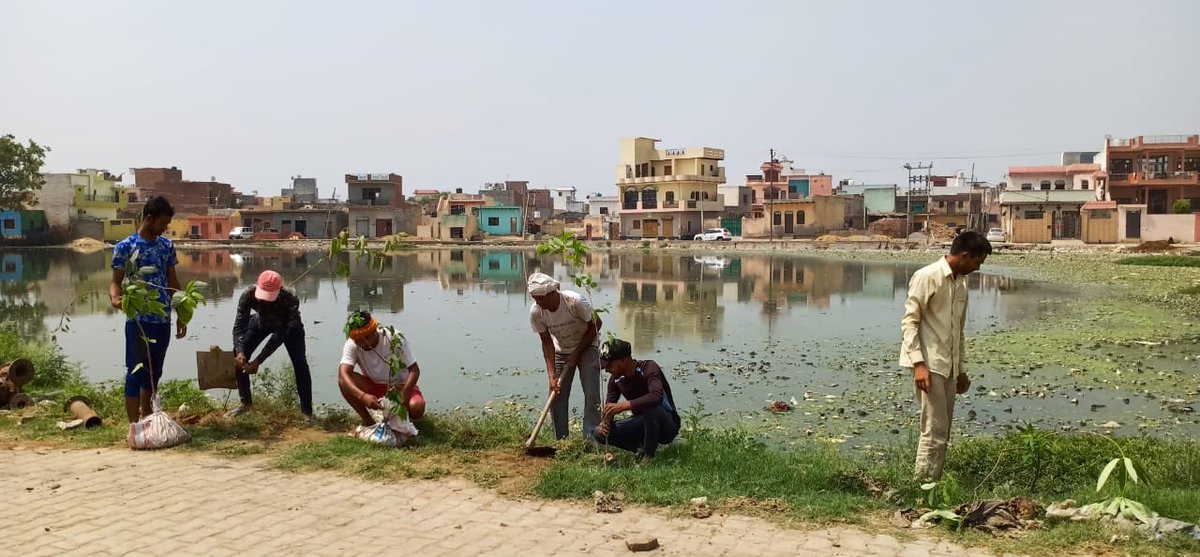 dm_ghaziabad's tweet photo. Under #Jal Sanrakshan campaign , digging / desilting of 181 ponds across district begins today ; Call upon all to join to save water bodies and contribute towards water conservation #JalShaktiAbhiyan @paramiyer_ @gssjodhpur @PMOIndia @myogiadityanath https://t.co/nDJqewC9z3