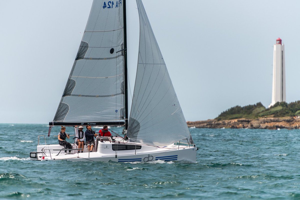 [ Clap de fin de la #FirstCup 🏆]
L’équipage <a href="/ADnautisme/">AD</a> 124 avec à son bord François, collaborateur #Plastimo décroche la🥈
Il faut dire qu'ils étaient bien équipés😉
👏 @APCC_Com 🥇
👏 <a href="/BeneteauBoatClb/">BENETEAU BOAT CLUB</a> 🥉
📷 <a href="/juliengazeau/">Julien Gazeau</a>