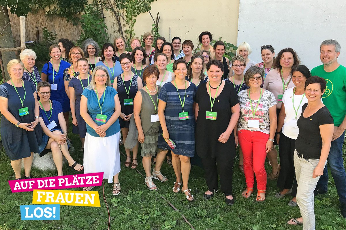 Auf die Plätze, Frauen, los! 💪 Am Sonntag ist unser neues Frauenförderprogramm gestartet: Mit 20 Teilnehmerinnen, ihren Mentor*innen, mit Austausch und Motivation. Worum es geht? Natürlich um #dieHälftederMacht und noch viel mehr grüne Mandatsträgerinnen. gruene-bayern.de/frauenfoerdern