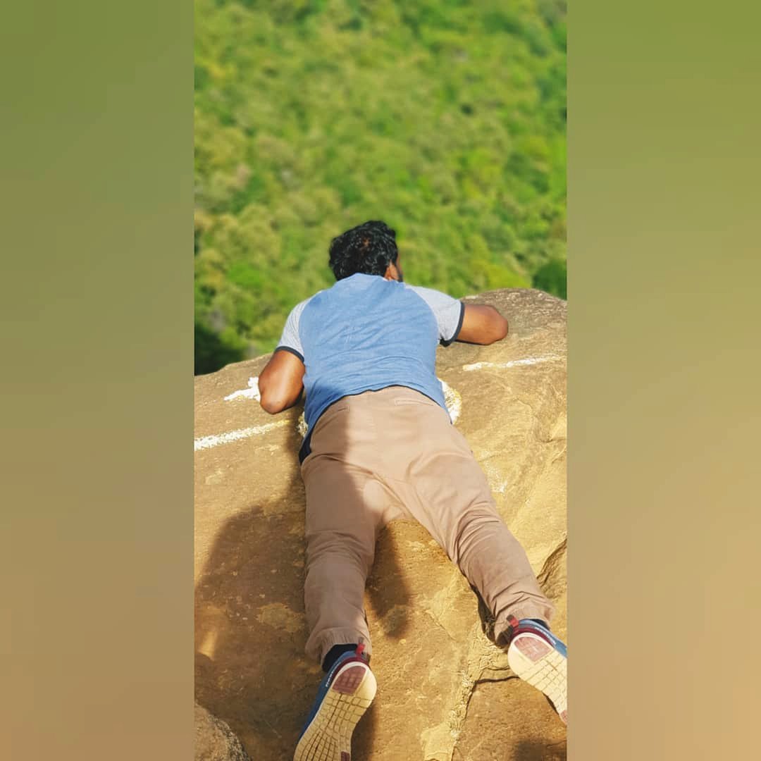 virajmwran's tweet photo. To live is to risk it all. Otherwise you're just an inert chunk of randomly assembled molecules drifting wherever the universe blows you -Rick Sanchez-
#කඳුනගිනලෙඩක් #Moments #Enjoying
#Nature #Weekend #TravelVibes #ExperiencingStuff #PitawalaPathana #MiniWorldsEnd #WanderLust https://t.co/hIORXgvx8R