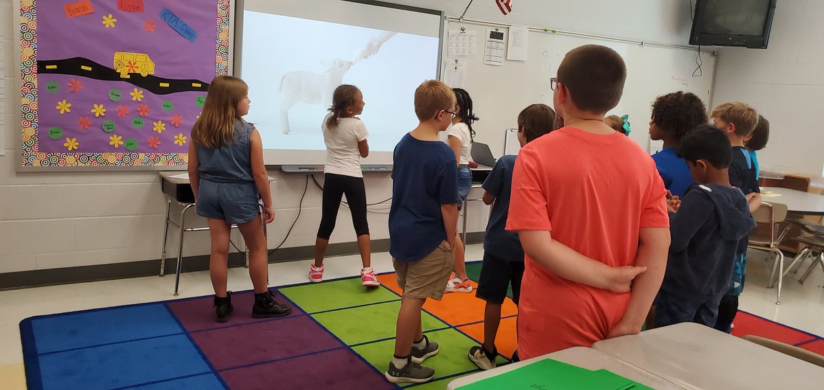 angelenaowens07's tweet image. First day of 2019 CCS Traditional Reading Camp was a success! #2019ccsrtacamp #litnccs #cumberlandcoschool