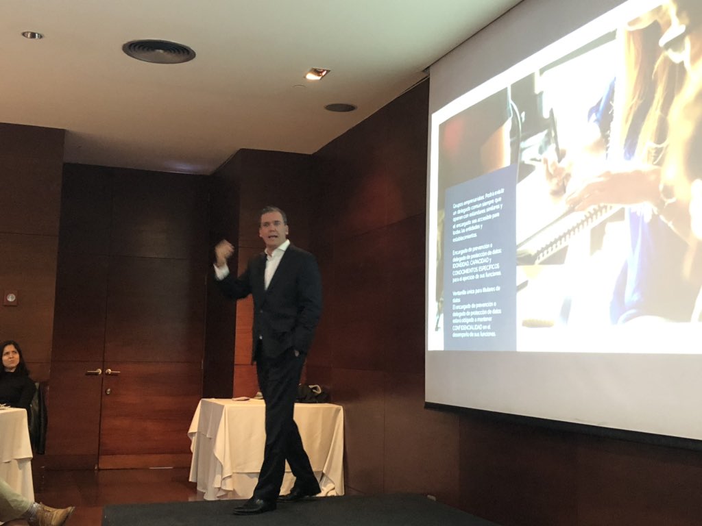 Muchas gracias al senador <a href="/felipeharboe/">Felipe Harboe B</a> por acompañarnos hoy en el desayuno organizado por BH Compliance sobre el proyecto de Ley de Datos Personales. Muy interesante analizar como la cultura de compliance en este tema es fundamental.
