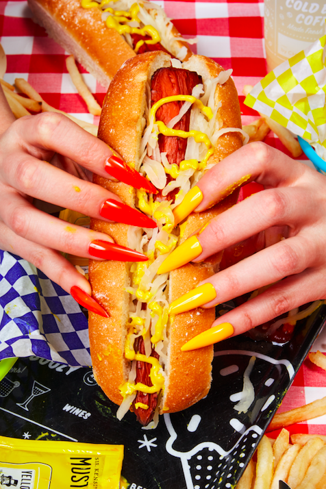 eatbeatnic's tweet photo. Kobayashi has met his plant-based match. Announcing our CARROT DOG featuring @harryandidas Carrot Dog served New York style w/ Yellow Mustard, Sauerkraut + Potato Bun. 🌭 🥕 Taste it to believe it! Available at all US locations 👉 ORDER NOW: https://t.co/gR2gmfqYe0 https://t.co/p7uUGMxjv1