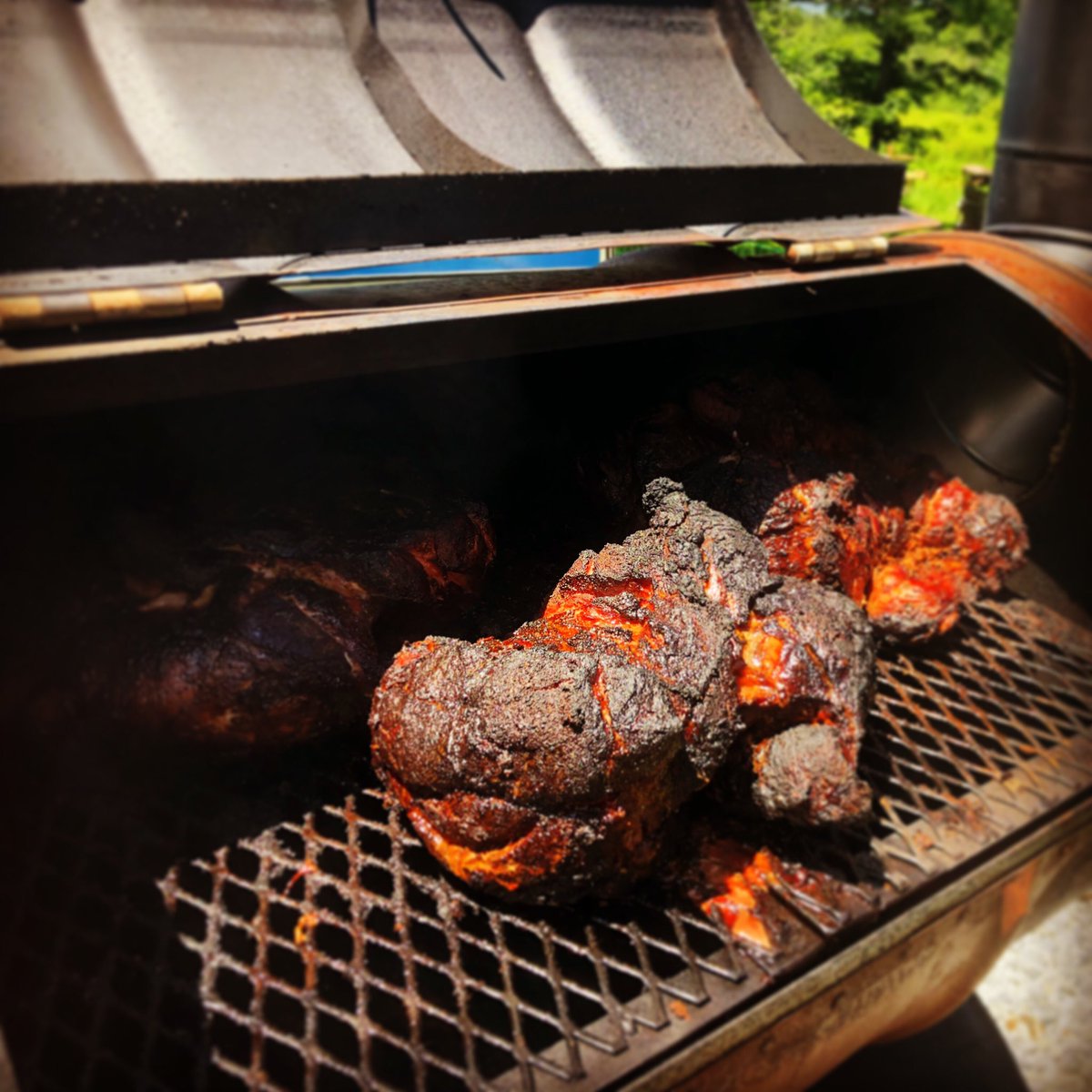 mojocafevt's tweet photo. These #robiefarms Farms pork butts are taking a long, slow smoke bath in Mojo’s new self-built smoker! #ourbuttsaresmokin #bluesmoke #myyardsmellsbetterthanyours #robiefarm https://t.co/l4V8hpvCMV