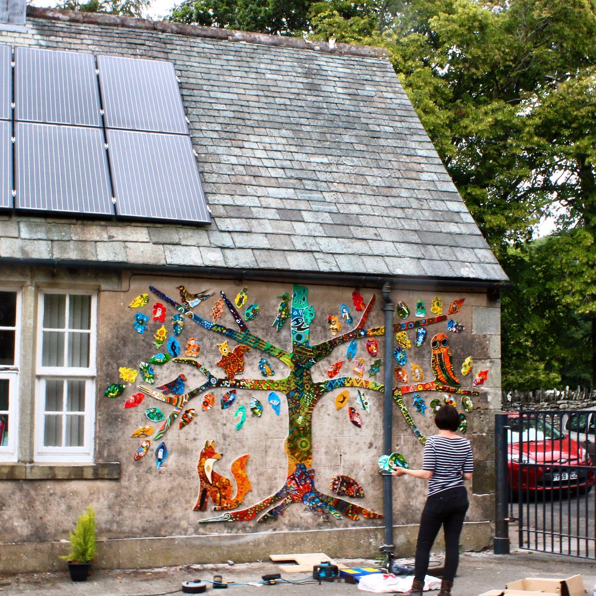beactivewithart's tweet photo. Installing.... @lortonschool Our latest creation with the wonderful pupil. ❤️ How it brings their playground wall to life!
#activeart #lorton #hundertwasser #lostwords #jackiemorris #installation #nature #trees https://t.co/PJDQkZKRw3
