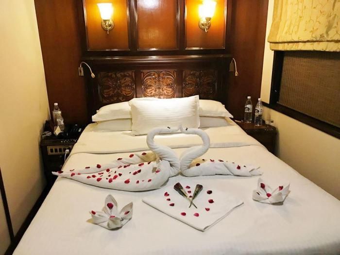 IndiaUpClose1's tweet photo. 10 Tips For Booking Luxury Trains In India - Follow Me Away - https://t.co/rr2zQWbInF via @followmeaway_ #India #luxurytravel #luxurylifestyle https://t.co/oqaNgKCQPk